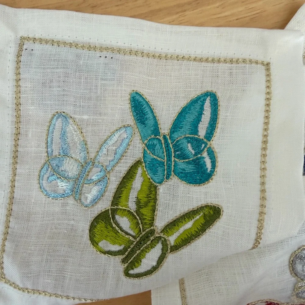 Kim Seybert White Cocktail Napkins with Multicolor Embroidered Butterflies - Picture 10 of 12